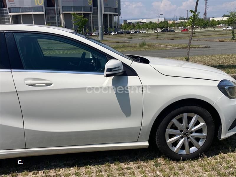 Usado Mercedes A180 Style 109 CV (80 kW) 2014 Blanco Berlina
