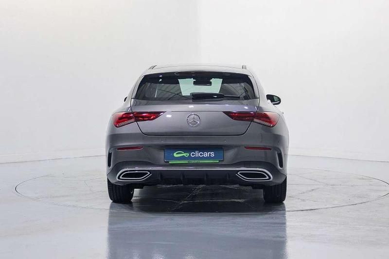 Usado Mercedes CLA200 Shooting Brake 163 CV (119 kW) 2022 Gris Familiar