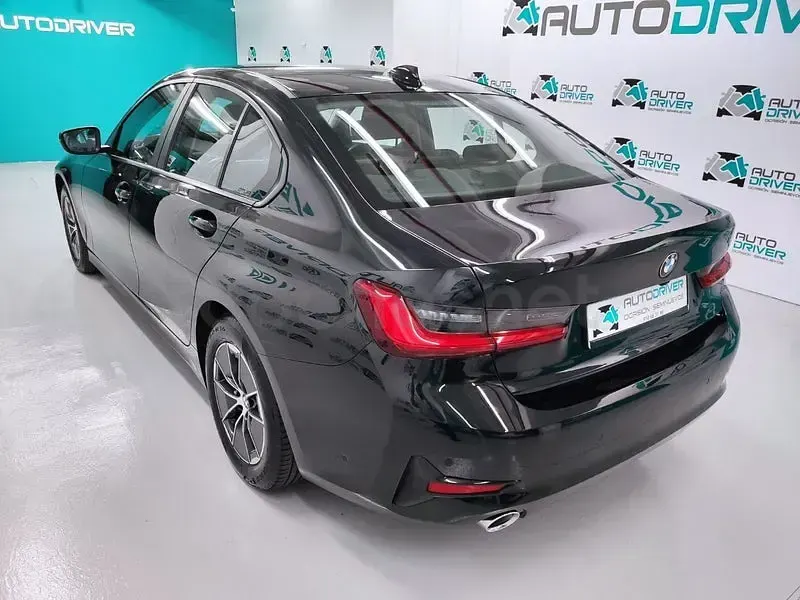 Usado BMW 320 Advantage 190 CV (139 kW) 2021 Negro Berlina