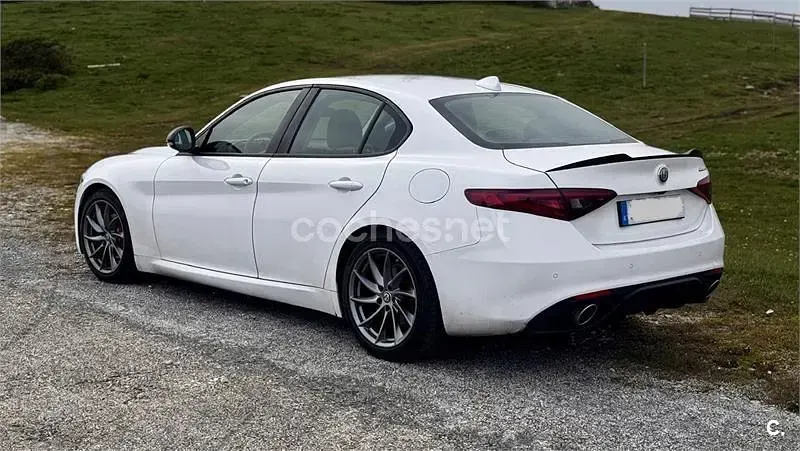 Usado Alfa Romeo Giulia Super 150 CV (110 kW) 2017 Blanco Berlina
