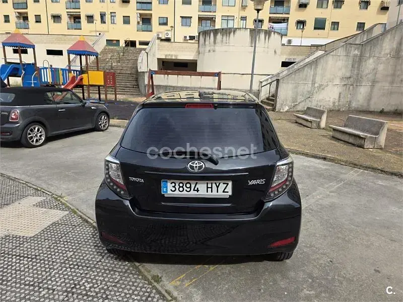 Usado Toyota Yaris Advance 99 CV (72 kW) 2014 Negro Utilitario