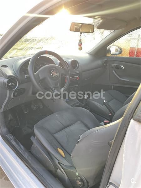 Begagnad Seat Ibiza Reference 70 HK (51 kW) 2006 Vit Halvkombi