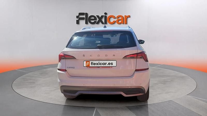 Usado Skoda Kamiq Ambition 110 CV (80 kW) 2021 Blanco SUV