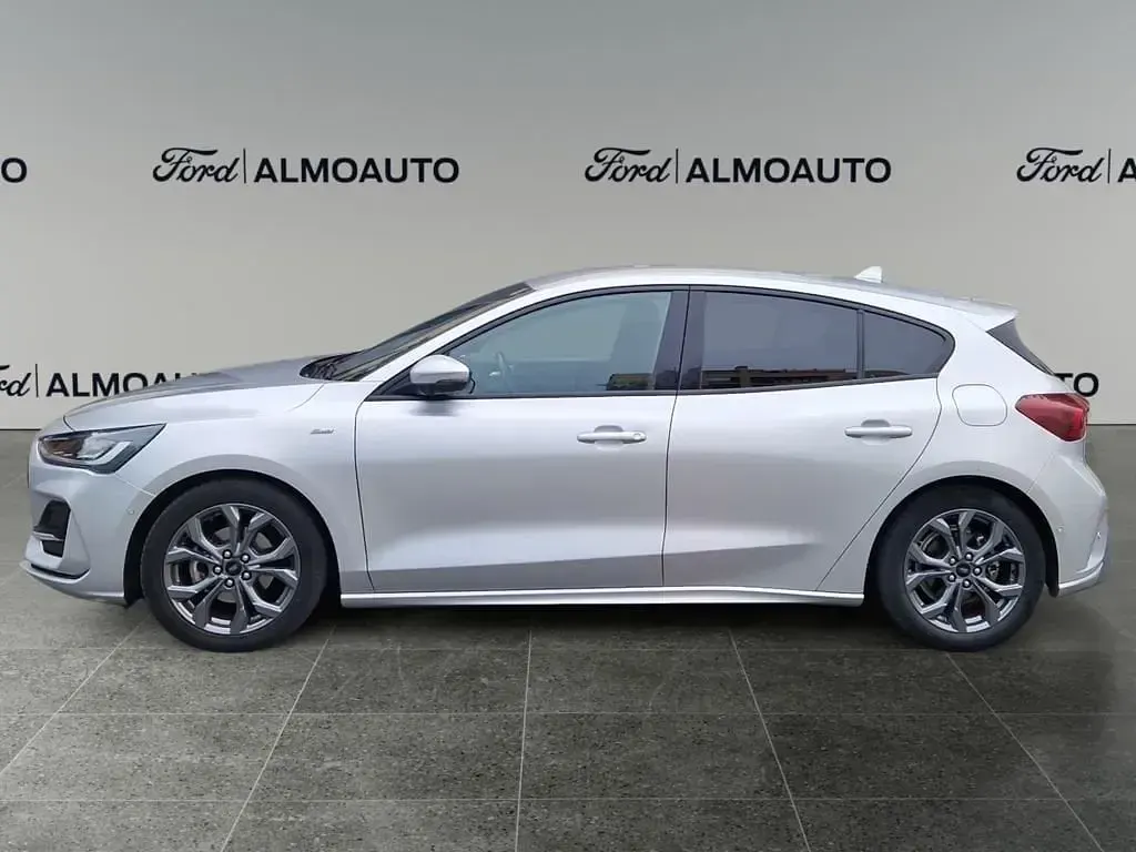 Usado Ford Focus ST-Line 155 CV (114 kW) 2024 Plata perla (metalizado) Berlina
