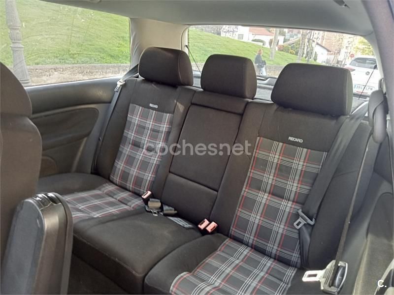 Usado VW Golf IV GTI 150 CV (110 kW) 2001 Azul Berlina