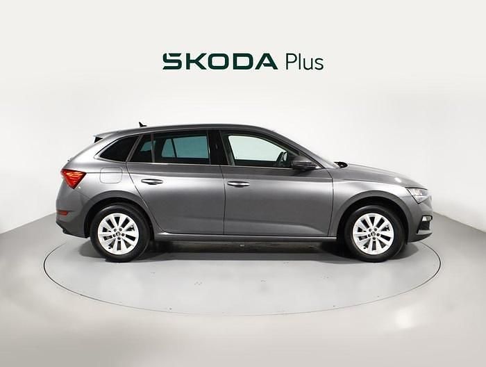 Usado Skoda Scala Selection 95 CV (69 kW) 2024 Gris Utilitario