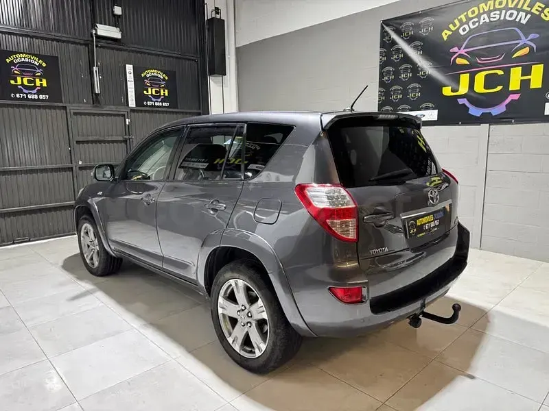 Usado Toyota RAV4 Executive 150 CV (110 kW) 2010 Gris / plata SUV