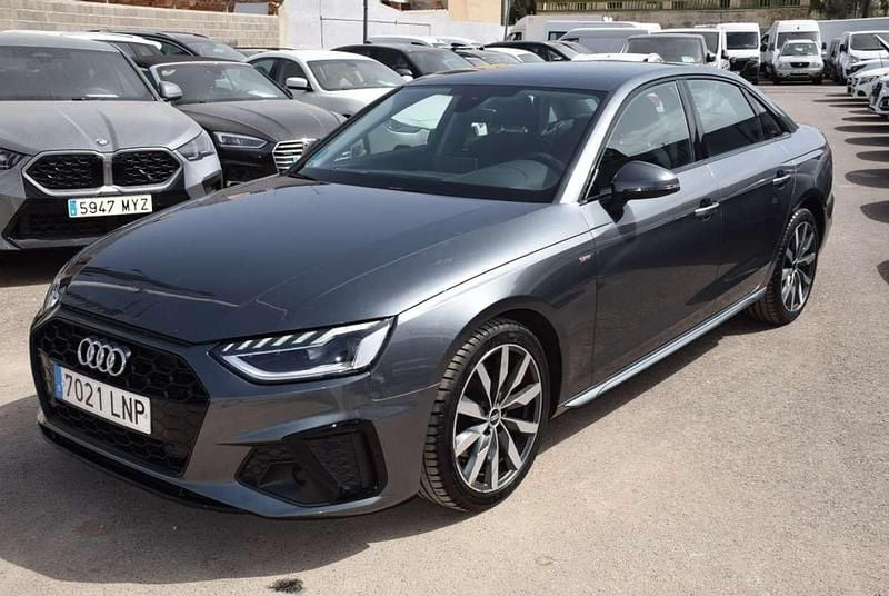 Usado Audi A4 Ambiente 136 HP (100 kW) 2021 Cinzento Sedan