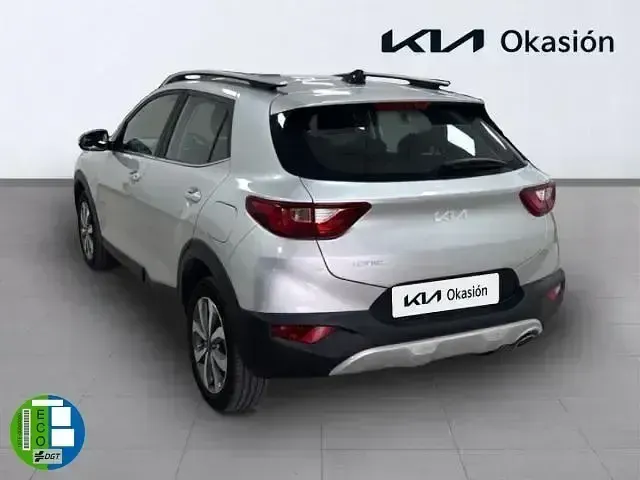 Usado Kia Stonic 101 CV (74 kW) 2023 Gris SUV