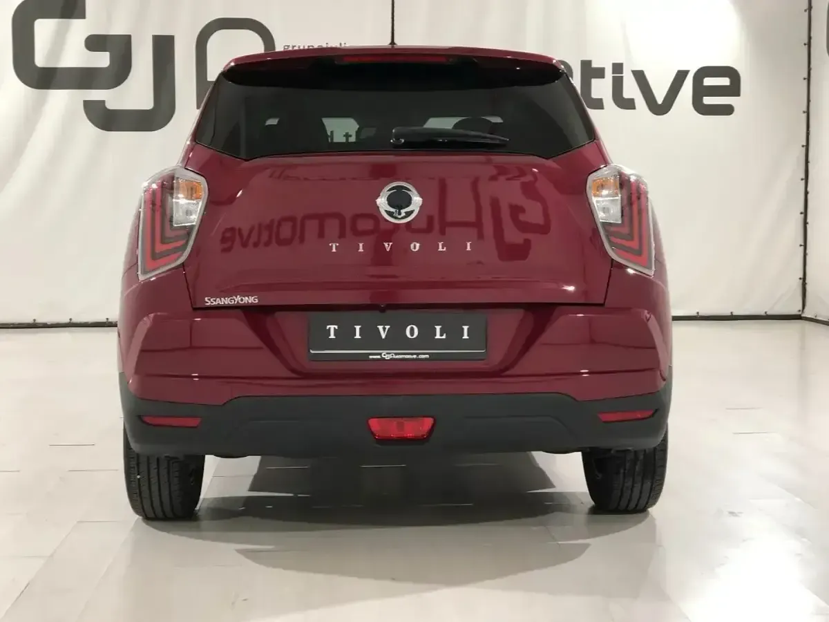 Usado SsangYong Tivoli 128 CV (94 kW) 2023 Rojo SUV