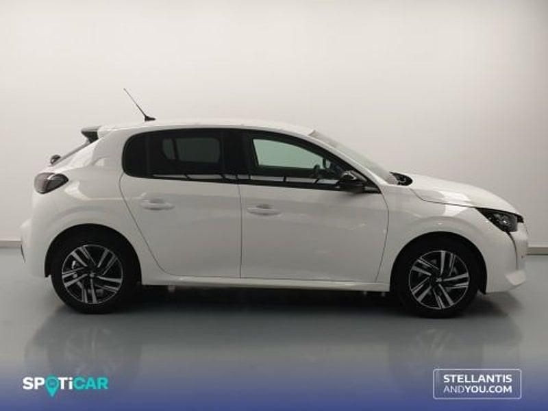 Usado Peugeot 208 Allure 100 CV (73 kW) 2023 Blanco Utilitario