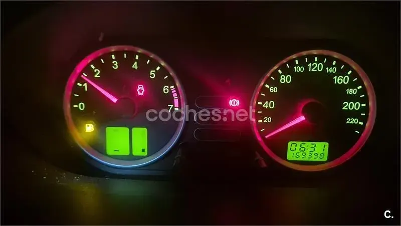 Usado Ford Fiesta Trend 68 CV (50 kW) 2005 Negro Utilitario