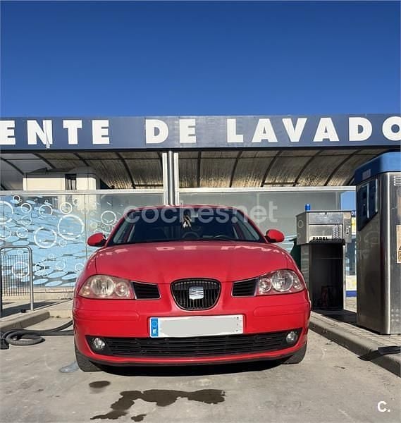Usado Seat Ibiza 75 CV (55 kW) 2003 Rojo Utilitario