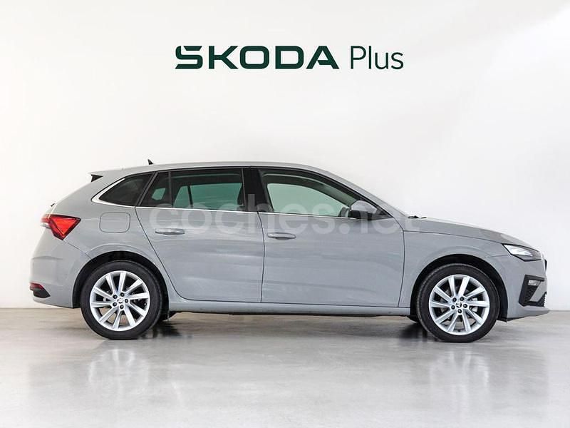 Usado Skoda Scala Selection 115 CV (84 kW) 2024 Gris Utilitario