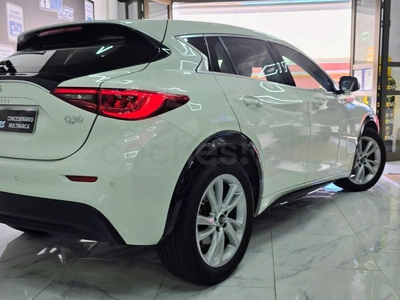 Usado Infiniti Q30 Premium 156 CV (114 kW) 2018 Blanco Berlina