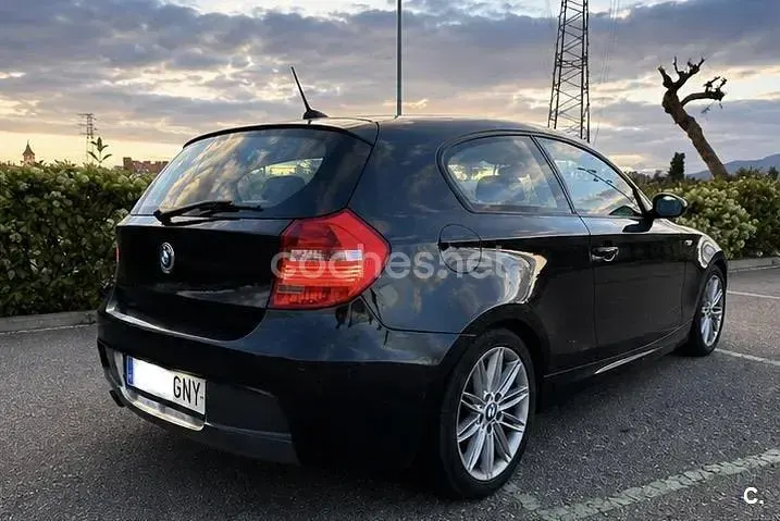 Usado BMW 116 115 CV (84 kW) 2009 Negro Utilitario