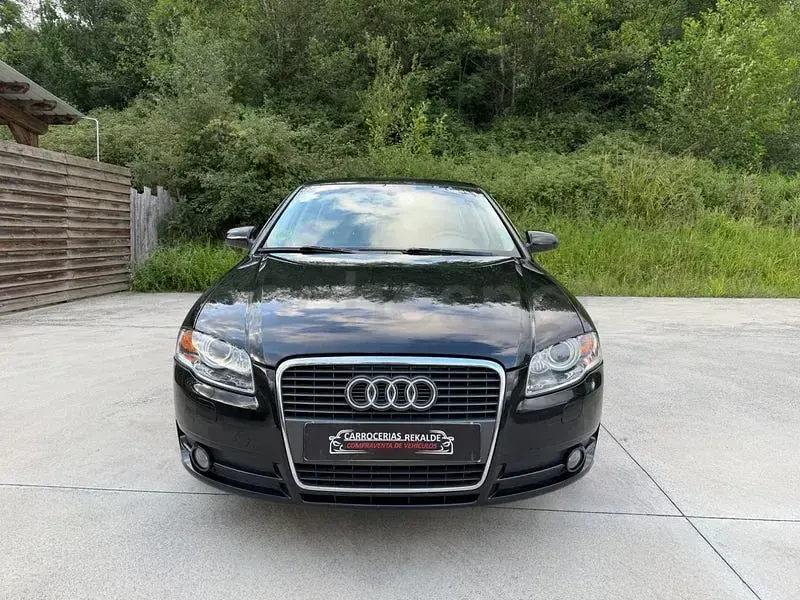 Usado Audi A4 130 CV (95 kW) 2006 Negro Berlina
