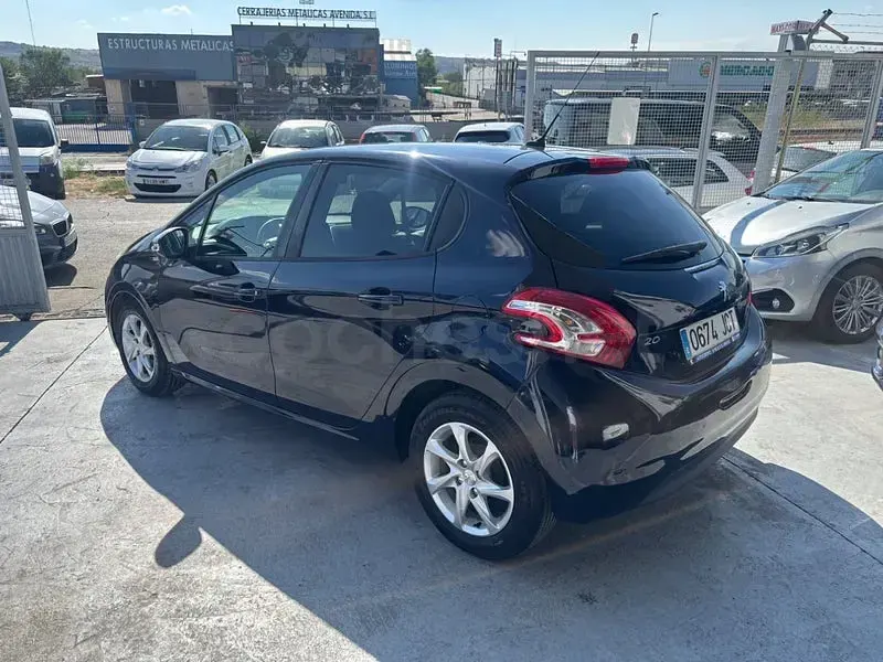 Usado Peugeot 208 Access 82 CV (60 kW) 2015 Azul Utilitario