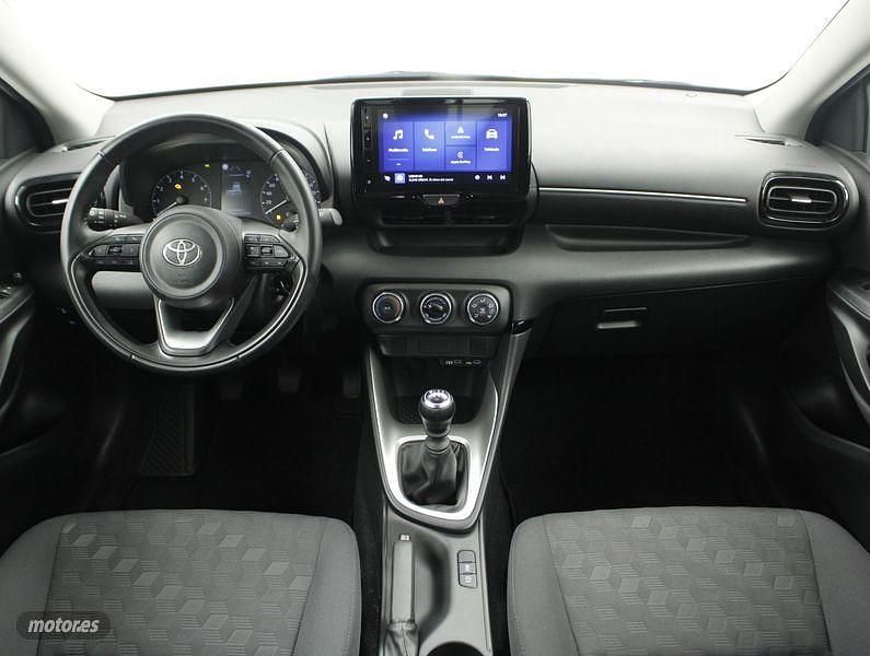 Usado Toyota Yaris Edition 125 CV (91 kW) 2024 Gris Berlina