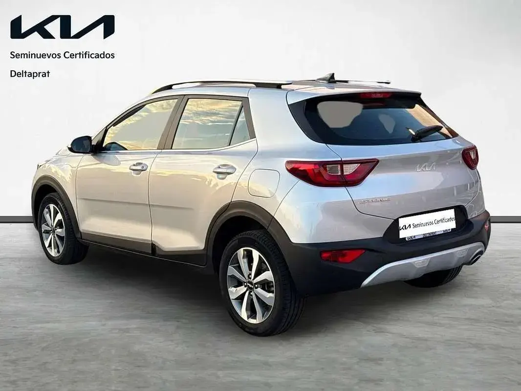 Usado Kia Stonic 84 CV (61 kW) 2022 Gris SUV