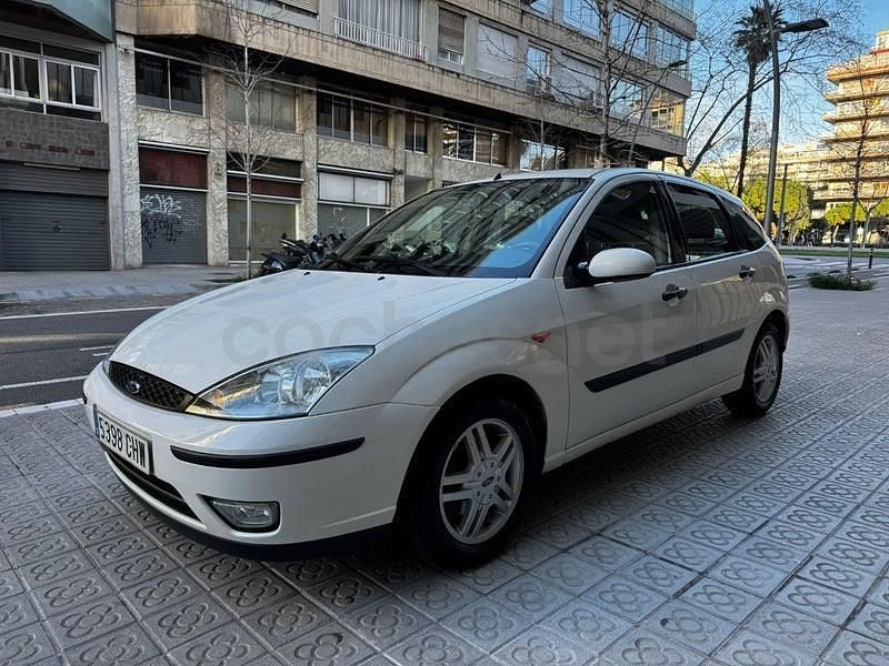 Usado Ford Focus Trend 100 CV (73 kW) 2003 Blanco Berlina