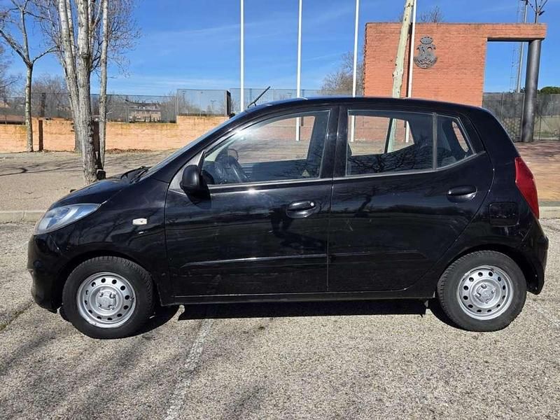 Usado Hyundai i10 Comfort 69 CV (50 kW) 2012 Negro Utilitario