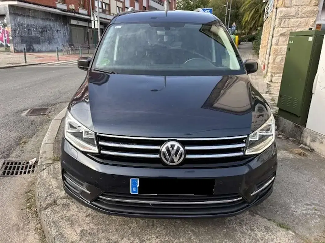 Usado VW Caddy Trendline 150 CV (110 kW) 2017 Gris Monovolumen