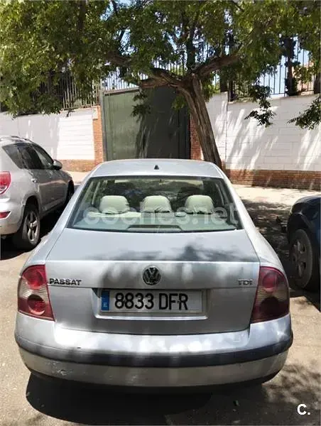 Usado VW Passat Edition 100 CV (73 kW) 2005 Gris / plata Berlina