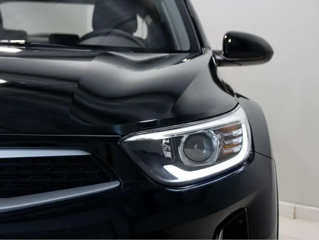 Usado Kia Stonic 101 CV (74 kW) 2023 Negro SUV