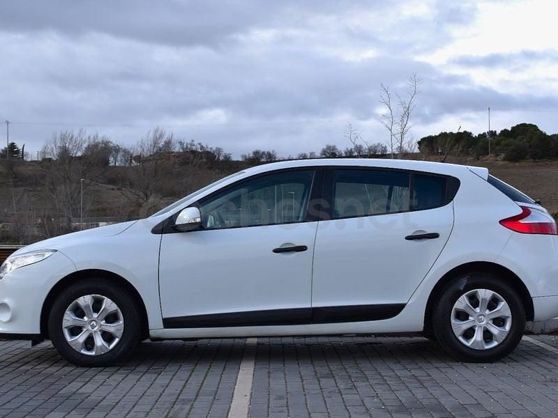 Usado Renault Mégane Authentique 100 CV (73 kW) 2011 Blanco Berlina