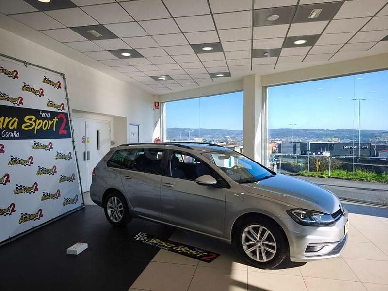 Usado VW Golf VII Advance 115 CV (84 kW) 2019 Gris / plata Familiar