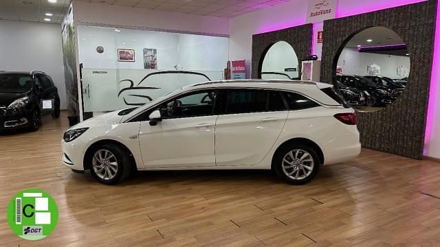 Usado Opel Astra Dynamic 136 CV (100 kW) 2018 Blanco Familiar