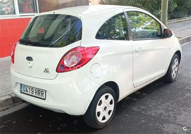 Usado Ford Ka 69 CV (50 kW) 2014 Blanco Berlina