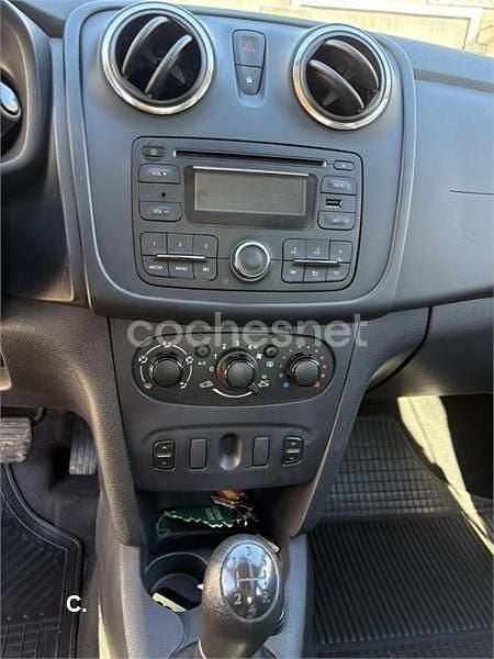 Usado Dacia Logan Ambiance 75 CV (55 kW) 2016 Marrón Berlina