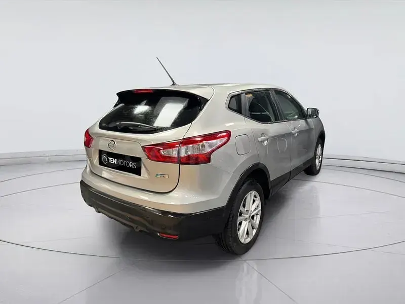 Usado Nissan Qashqai Acenta 110 CV (80 kW) 2014 Gris / plata SUV