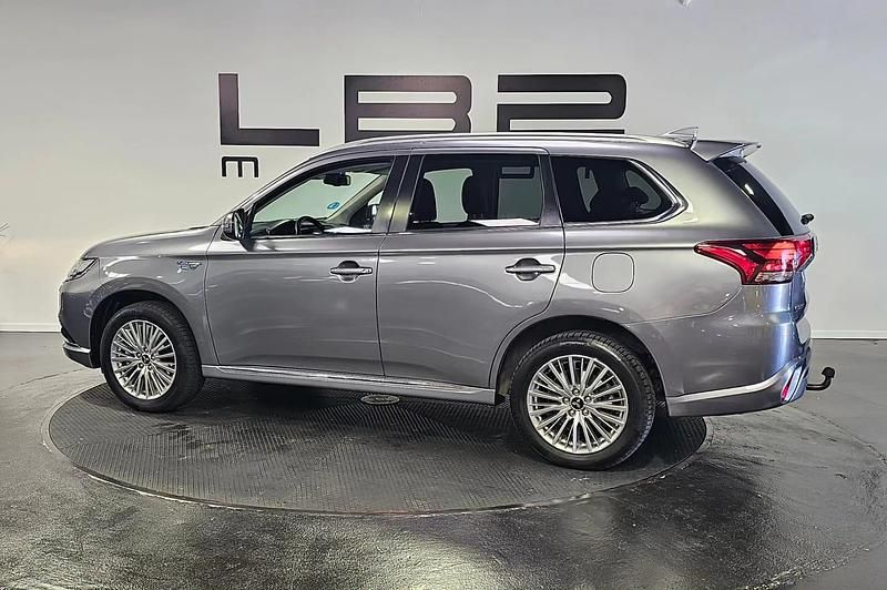 Usado Mitsubishi Outlander P-HEV Motion 224 CV (164 kW) 2018 Gris SUV