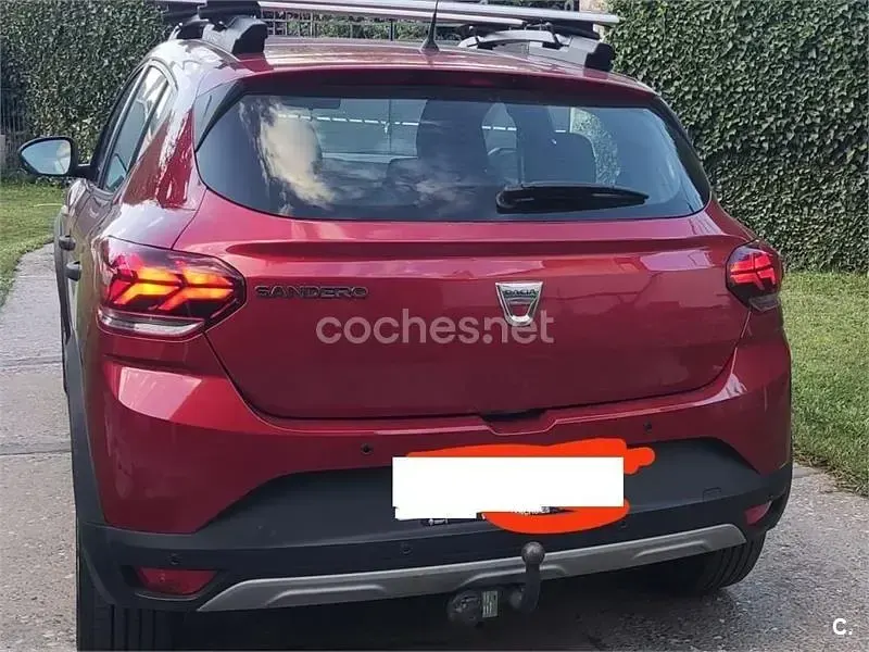 Usado Dacia Sandero Essentiel 101 CV (74 kW) 2021 Rojo Berlina