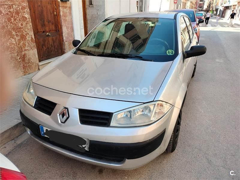 Gris / plata Usado 2005 Renault Mégane II Privilege Berlina | 3700 € (Precio justo) - Imagen 1/4