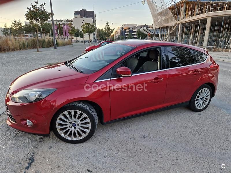 Usado Ford Focus Sport 115 CV (84 kW) 2011 Rojo Berlina