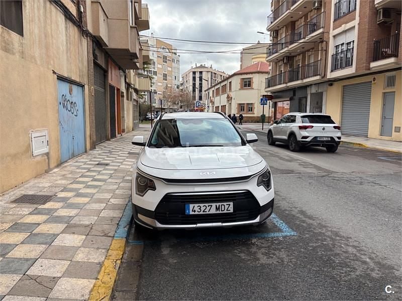 Usado Kia Niro 141 CV (103 kW) 2023 Blanco SUV
