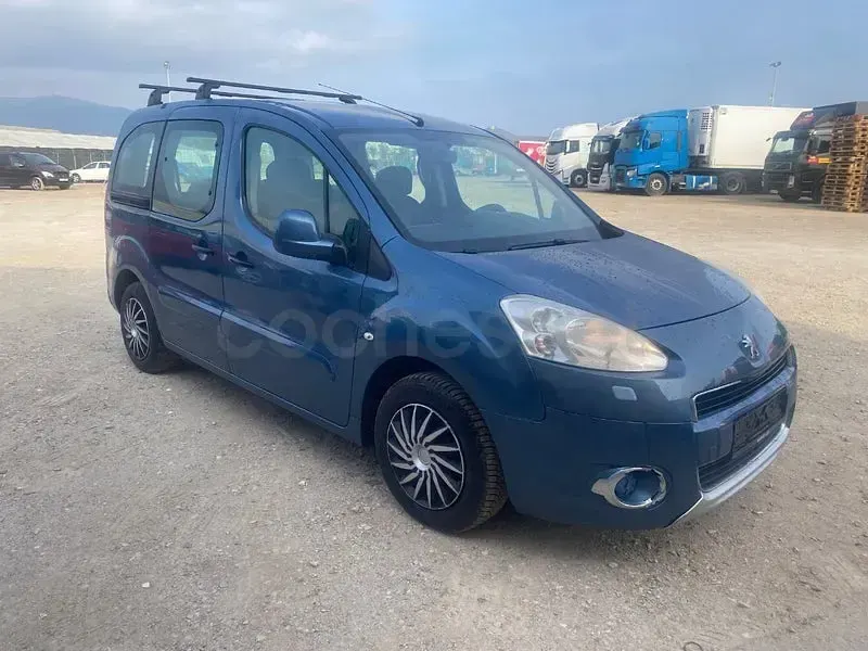 Usado Peugeot Partner Tepee Outdoor 112 CV (82 kW) 2012 Azul Monovolumen