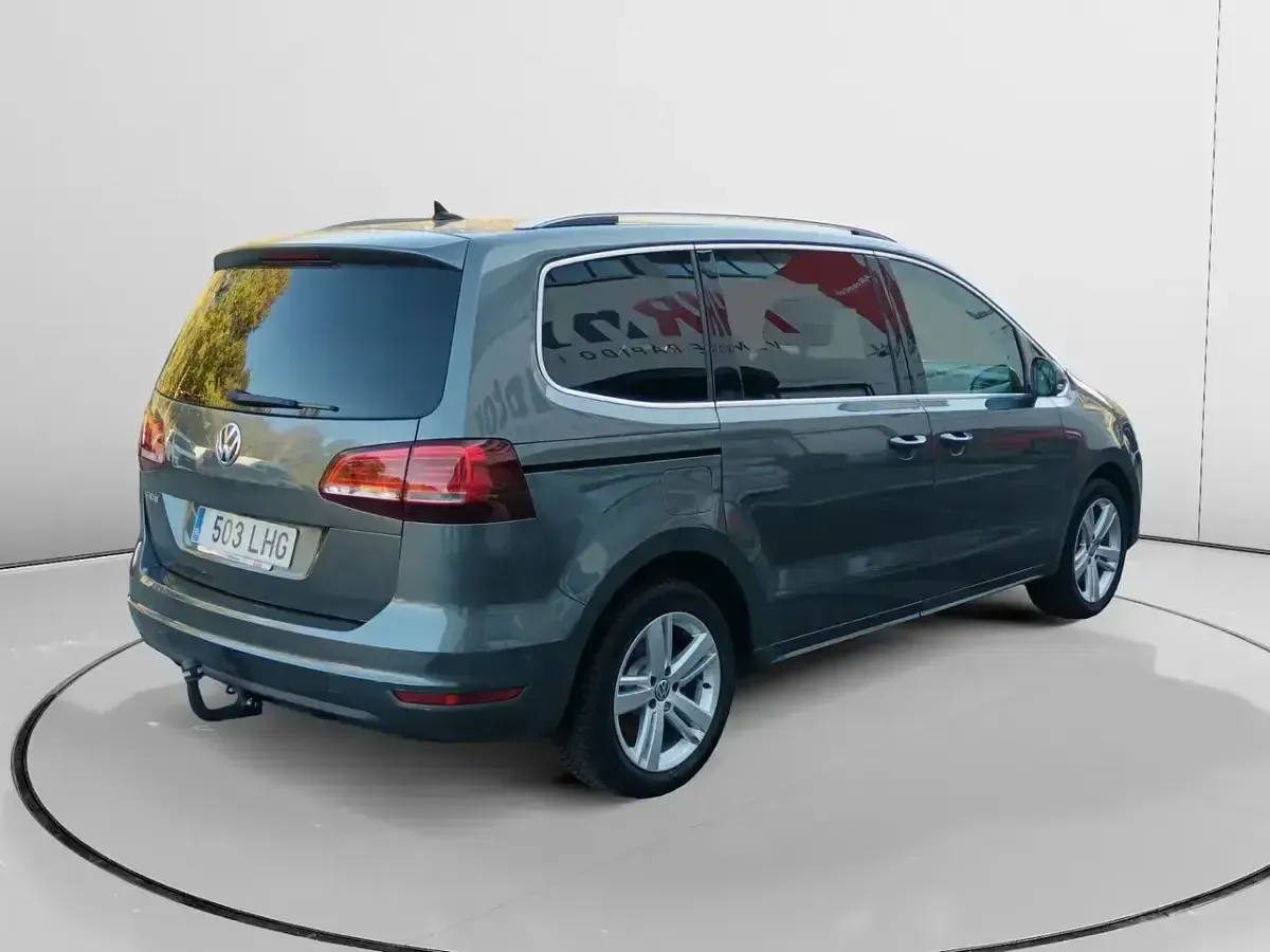 Usado VW Sharan Advance 177 CV (130 kW) 2020 Gris Monovolumen