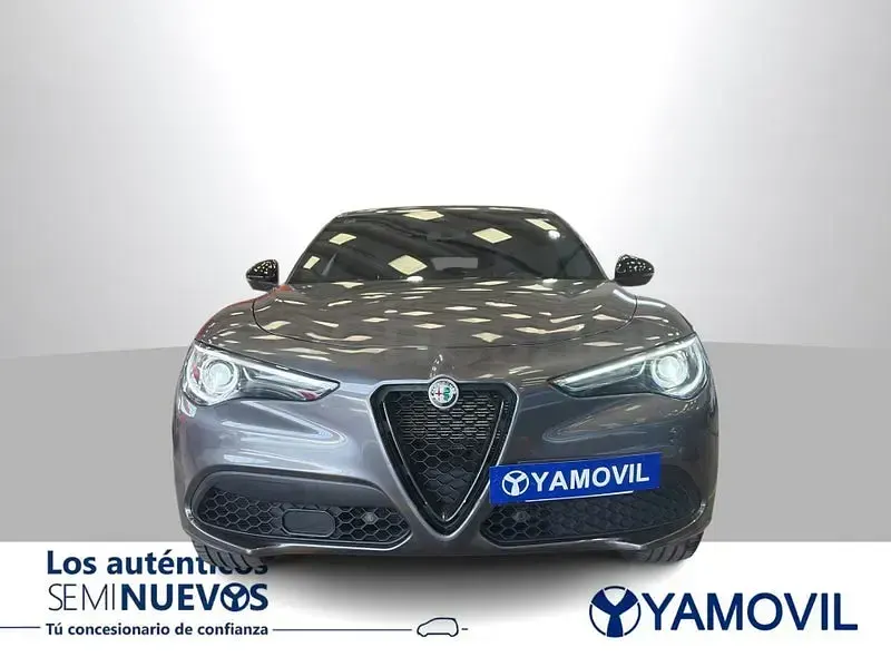 Usado Alfa Romeo Stelvio Veloce 280 CV (205 kW) 2022 Gris / plata SUV