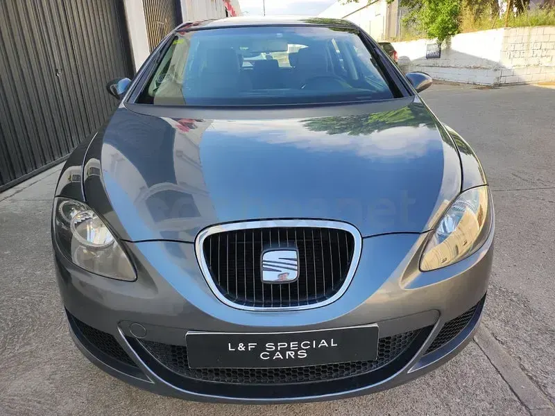 Usado Seat Leon Reference 105 CV (77 kW) 2006 Gris / plata Utilitario