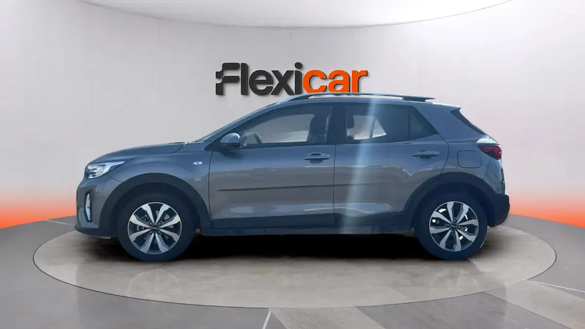 Usado Kia Stonic 79 CV (58 kW) 2025 Gris SUV