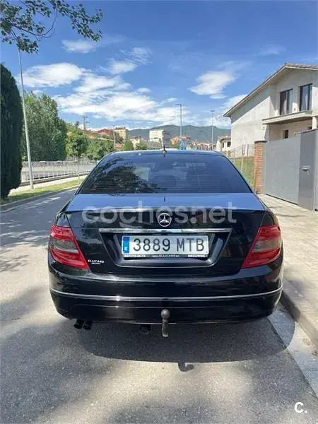 Usado Mercedes C200 Elegance 136 CV (100 kW) 2010 Negro Berlina