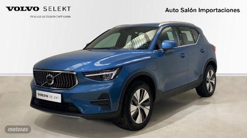 Azul Usado 2023 Volvo XC40 Core SUV | 41.900 € - Imagen 1/4