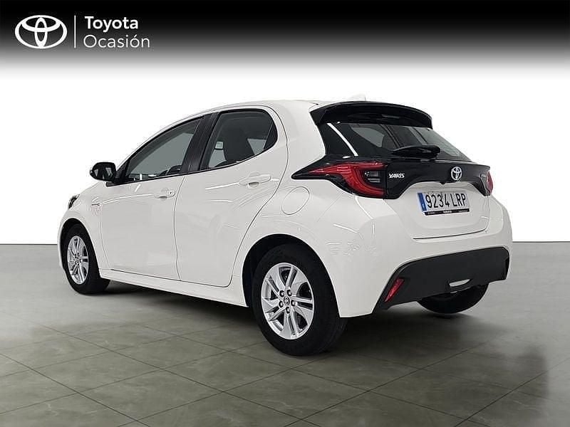 Usado Toyota Yaris Active 116 CV (85 kW) 2021 Blanco Utilitario