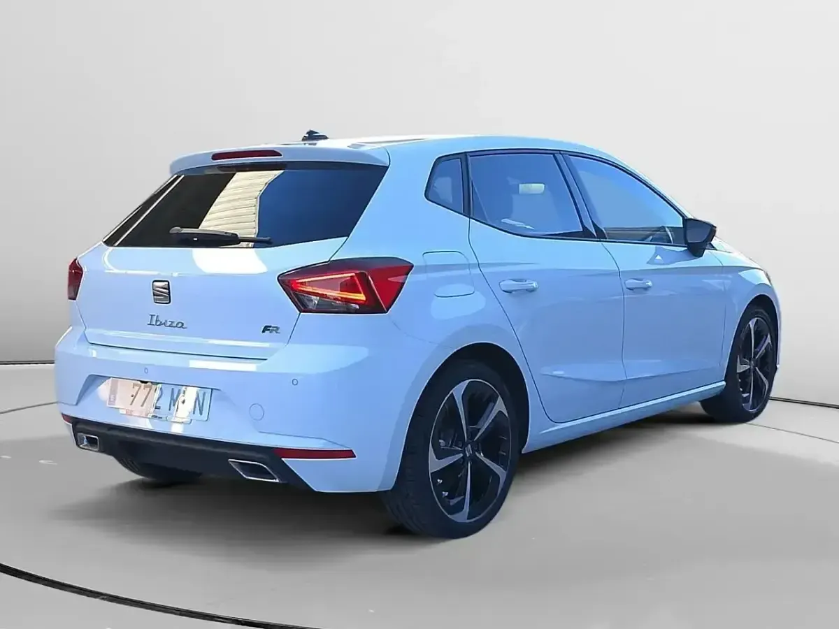 Usado Seat Ibiza FR 150 CV (110 kW) 2024 Blanco Berlina