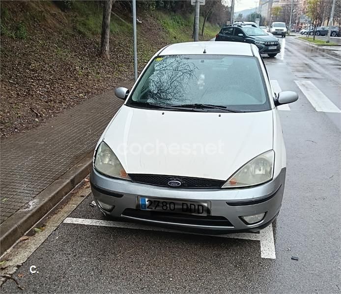 Usado Ford Focus Trend 90 CV (66 kW) 2004 Blanco Berlina
